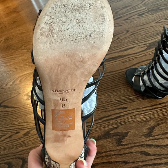 EUC COACH HEELS - Picture 4 of 7